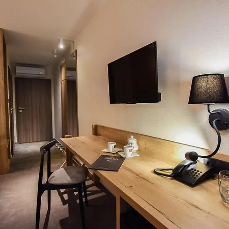 ホテル Strzelnica I Restauracja 3*