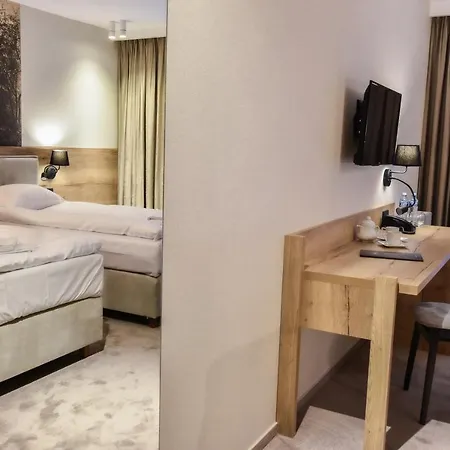 ホテル Strzelnica I Restauracja 3*