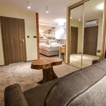 ホテル Strzelnica I Restauracja Starogard Gdański