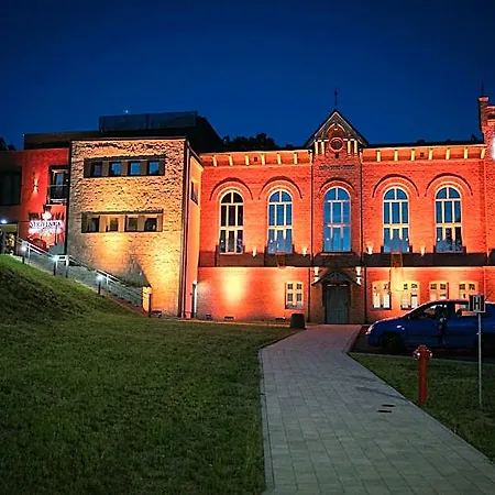 Strzelnica I Restauracja 호텔