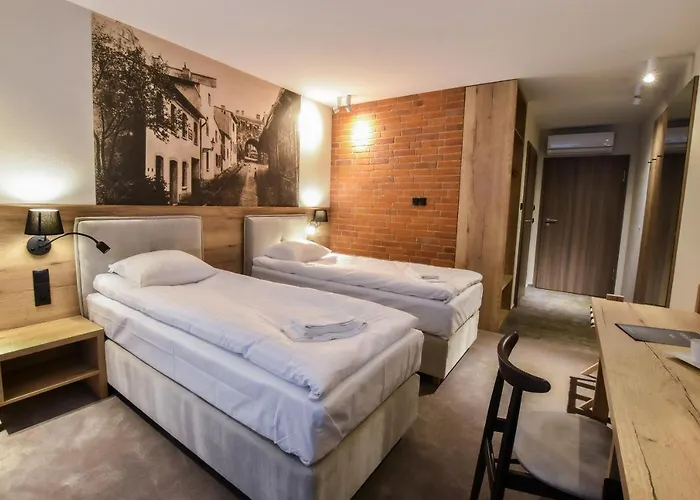 Strzelnica I Restauracja 酒店 3*